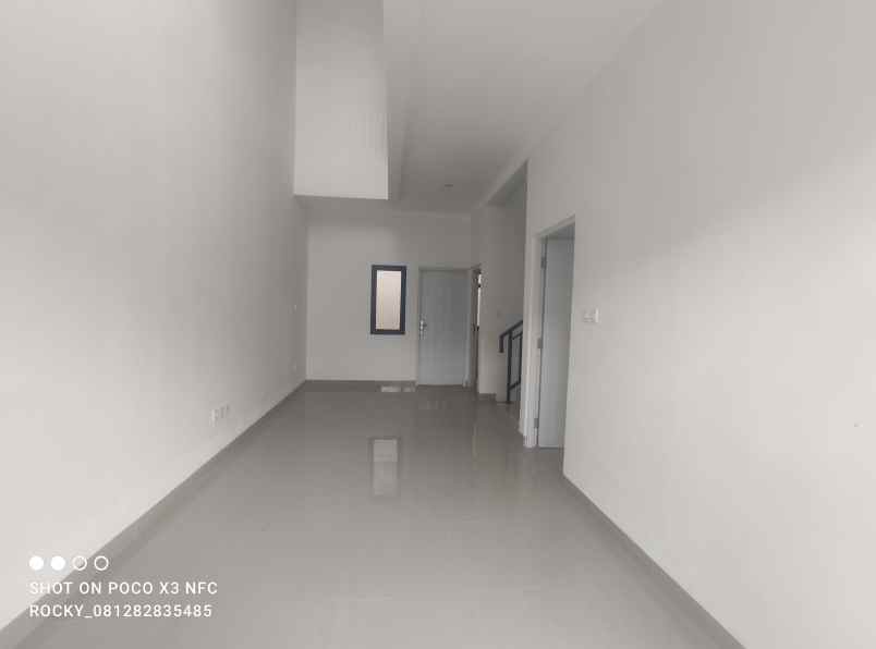 rumah 2 lantai cukup booking free biaya2