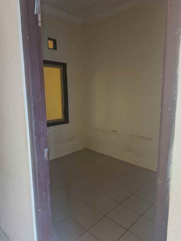 rumah 2 lantai cuma rp360 juta bisa disewa