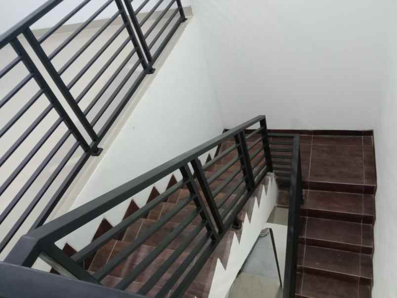 rumah 2 lantai murah di jatikramat kota bekasi