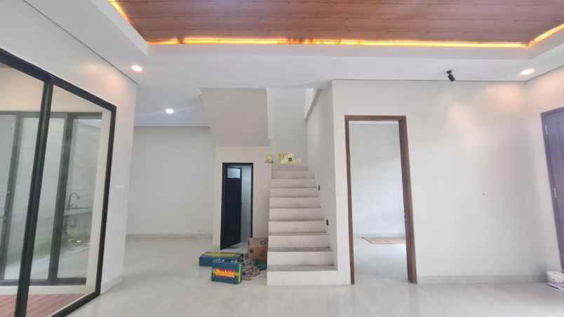 rumah 2 lantai siap huni 5 menit ke sleman city hall