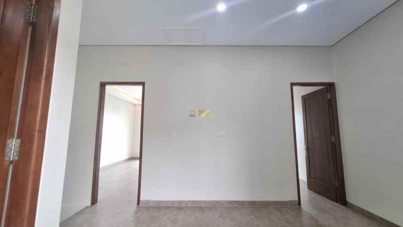 rumah 2 lantai siap huni 5 menit ke sleman city hall