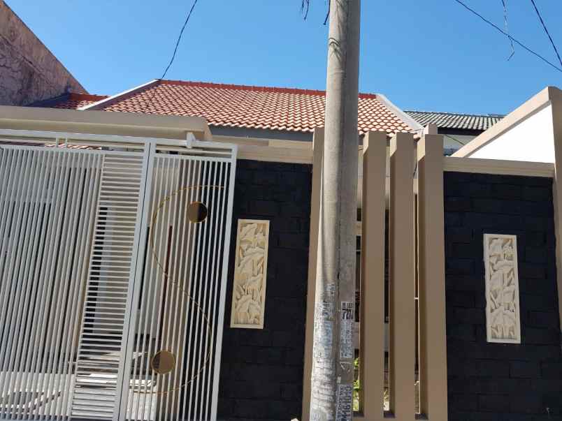 rumah 2 lantai siap huni di babatan pantai