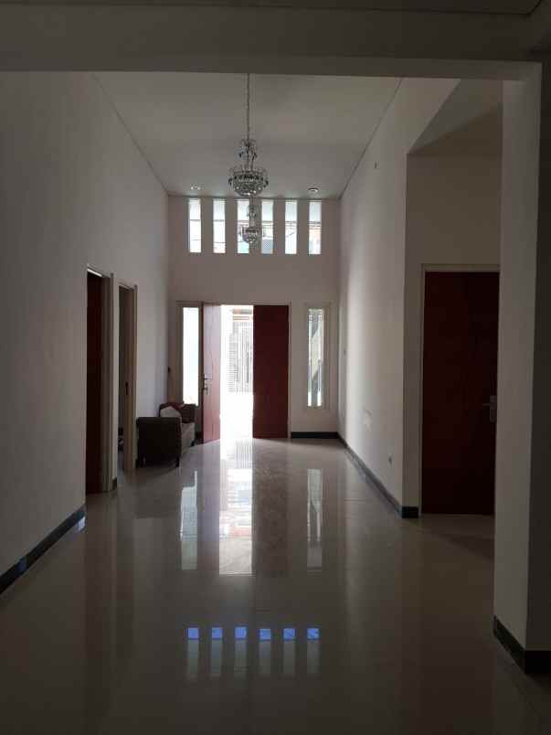 rumah 2 lantai siap huni di babatan pantai