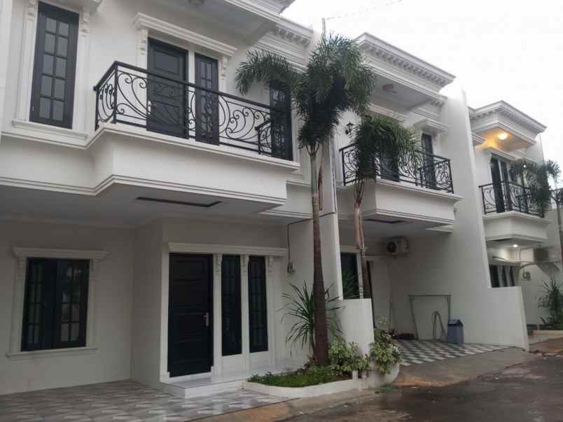 rumah 2 lantai siap huni di kahfi 1 jagakarsa