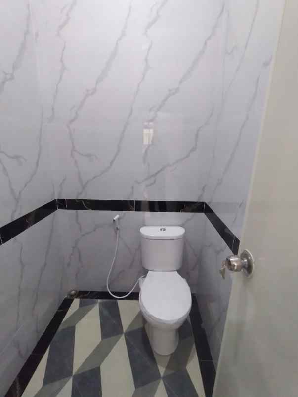 rumah 2 lantai siap huni di kahfi 1 jagakarsa