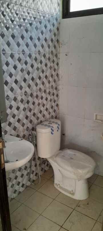 rumah 2 lt di green ara harapan indah bekasi