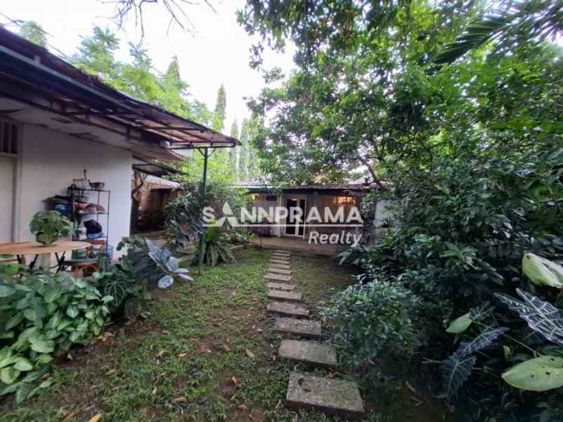 rumah asri startegis di jakarta selatan