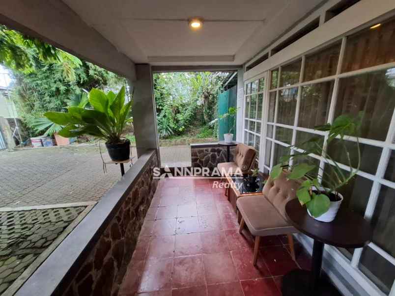 rumah asri startegis di jakarta selatan