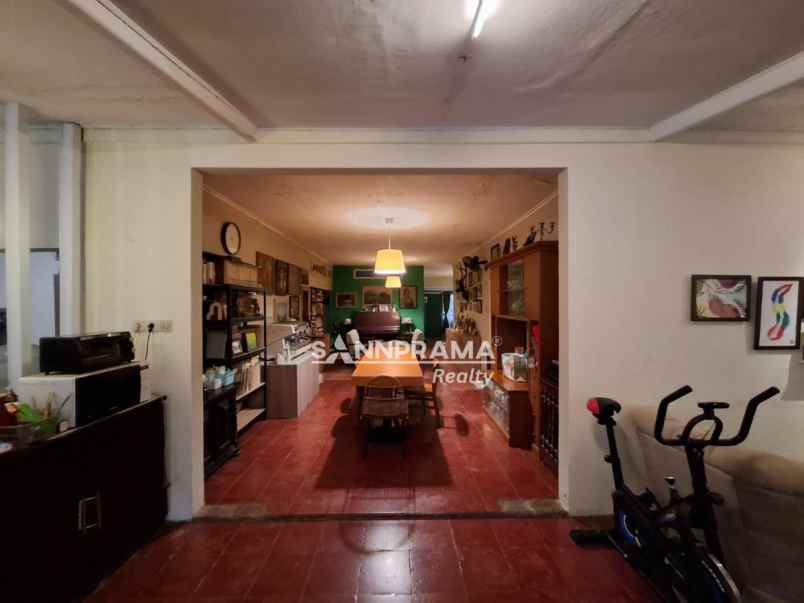 rumah asri startegis di jakarta selatan