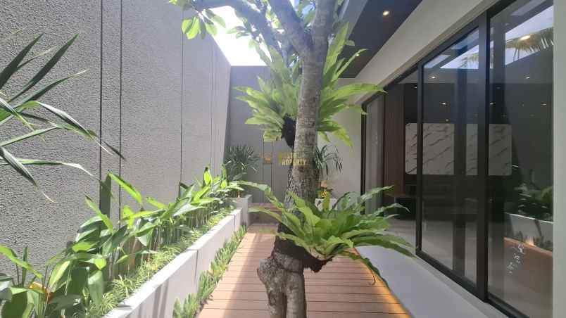 rumah baru 2 lantai 8 menit bandara adi sucipto