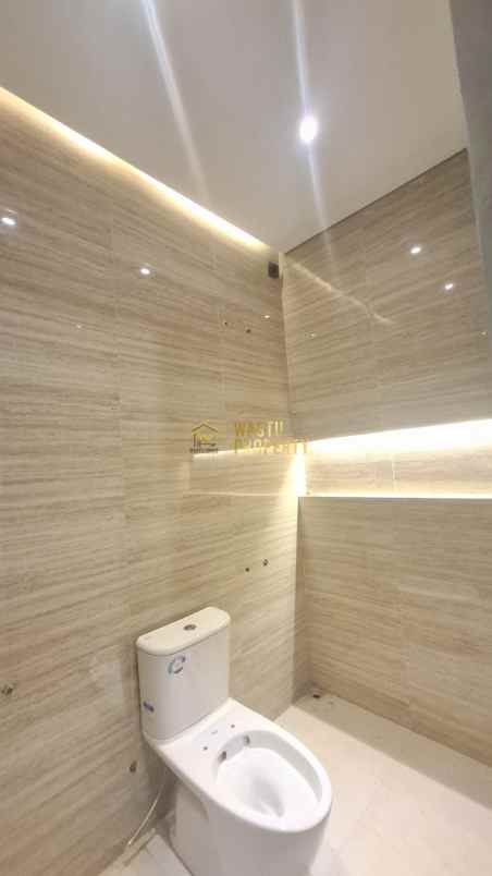 rumah baru 2 lantai 8 menit bandara adi sucipto