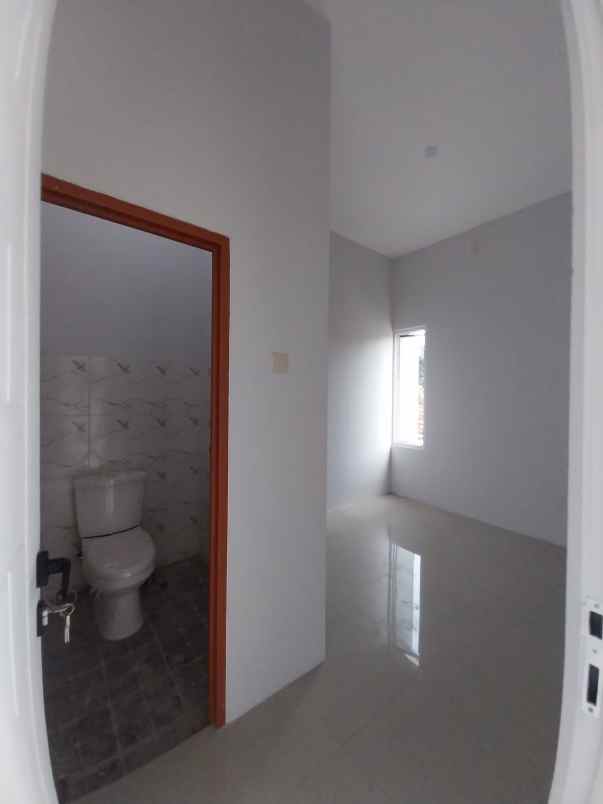 rumah baru 2 lantai siap huni di ciracas jakarta timur