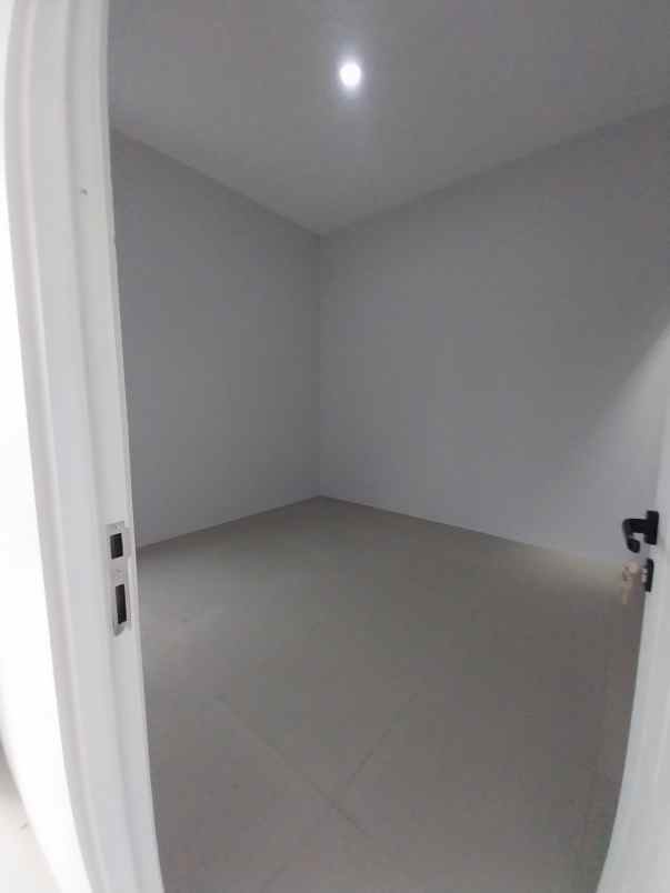 rumah baru 2 lantai siap huni di ciracas jakarta timur