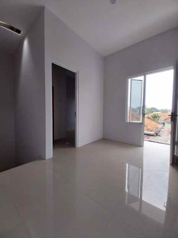 rumah baru 2 lantai siap huni di ciracas jakarta timur