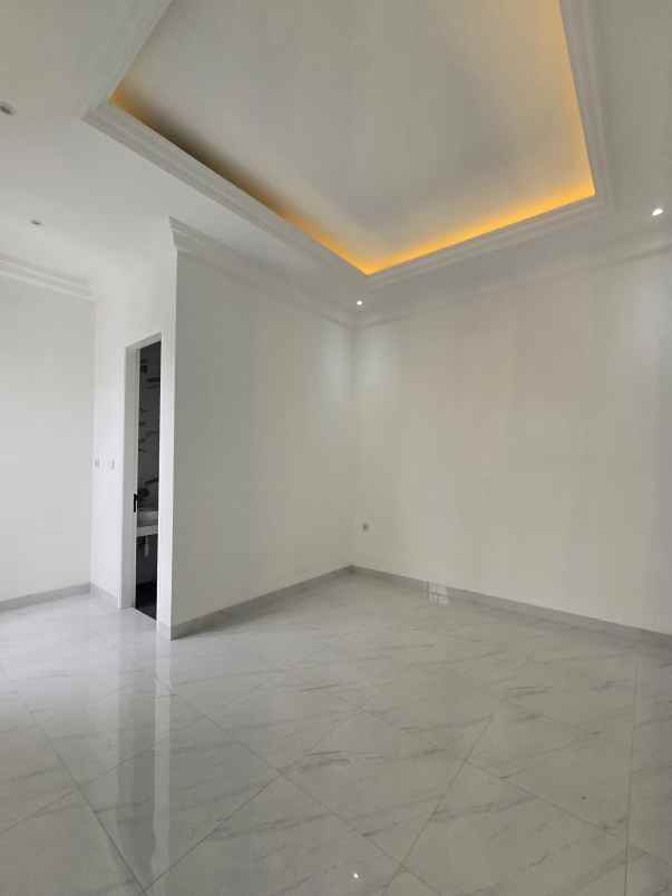 rumah baru dalam cluster di pondok bambu jaktim