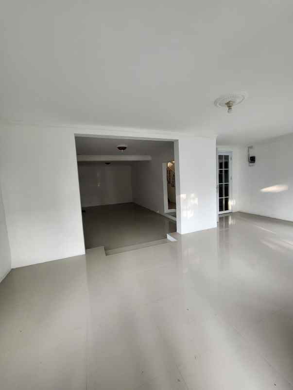 rumah baru dalam town house di cireunde