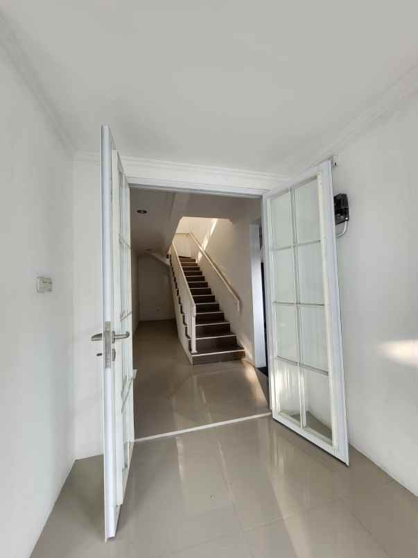 rumah baru dalam town house di cireunde