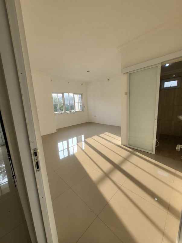 rumah baru dalam town house di cireunde