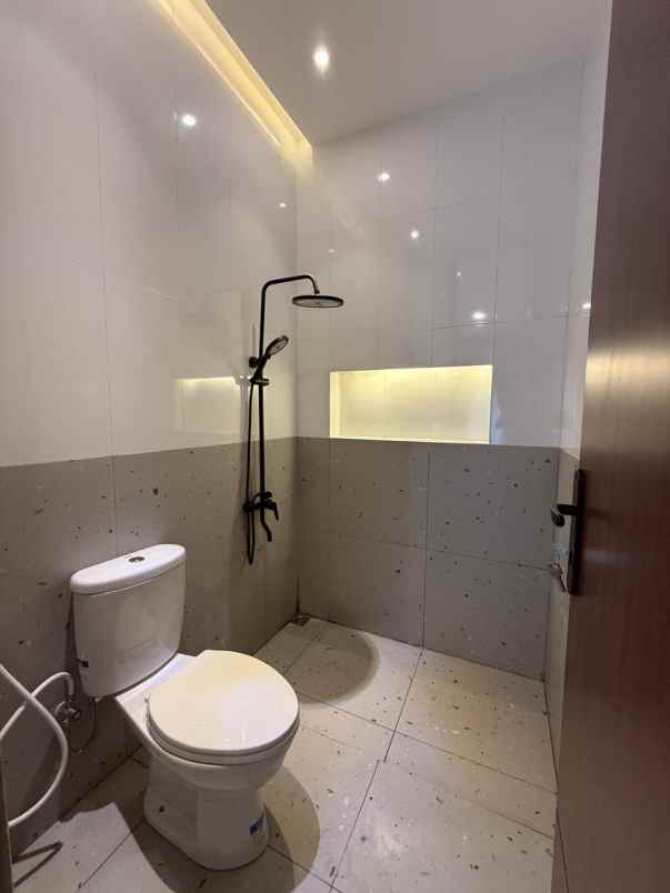 rumah cantik full furnished utara pasar godean