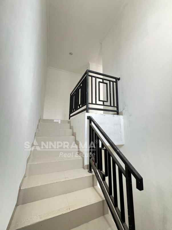 rumah cantik siap huni di harjamukti depok dp 0 reno