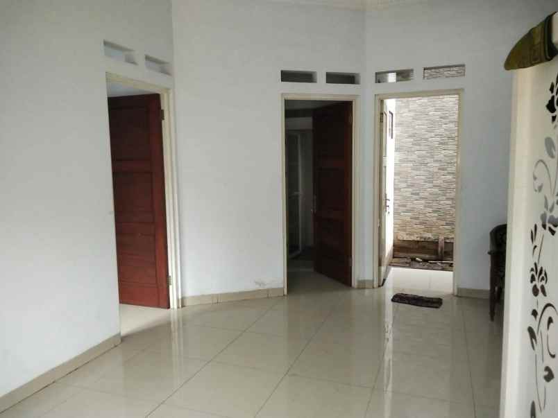 rumah cluster di cipayung jaktim 2 lantai cakep