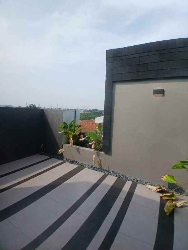rumah cluster premium 2 5 lantai di pancoran mas depok
