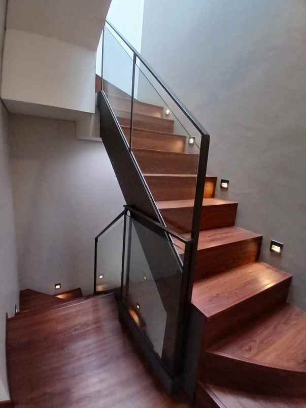 rumah cluster premium 2 5 lantai di pancoran mas depok