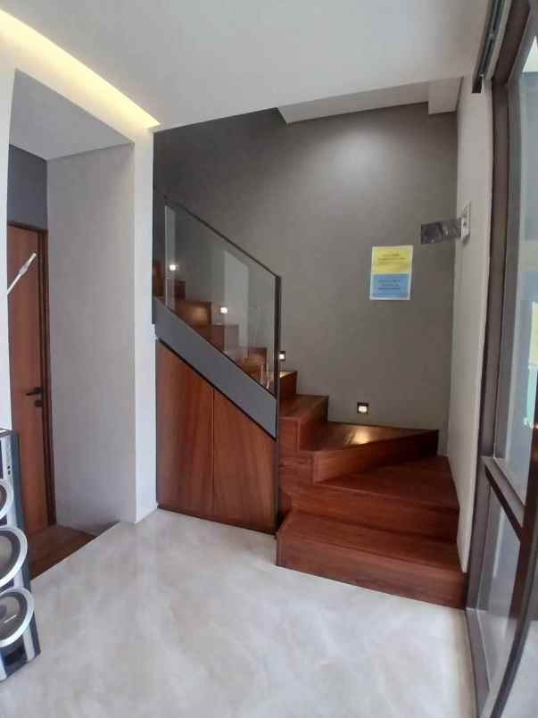rumah cluster premium 2 5 lantai di pancoran mas depok