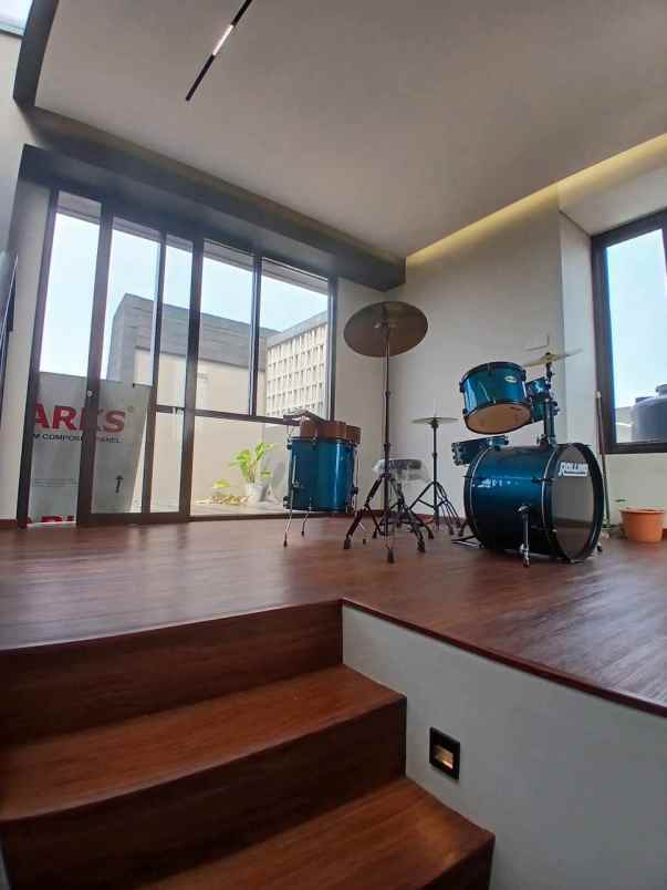 rumah cluster premium 2 5 lantai di pancoran mas depok