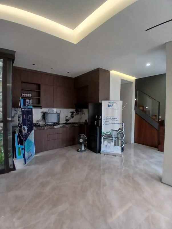 rumah cluster premium 2 5 lantai di pancoran mas depok