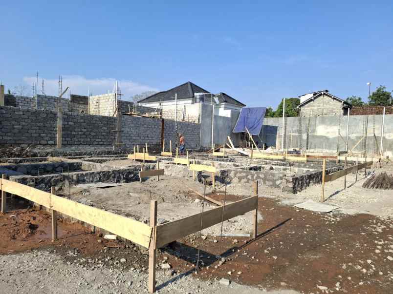 rumah dalam cluster murah dekat ke stadion maguwoharjo