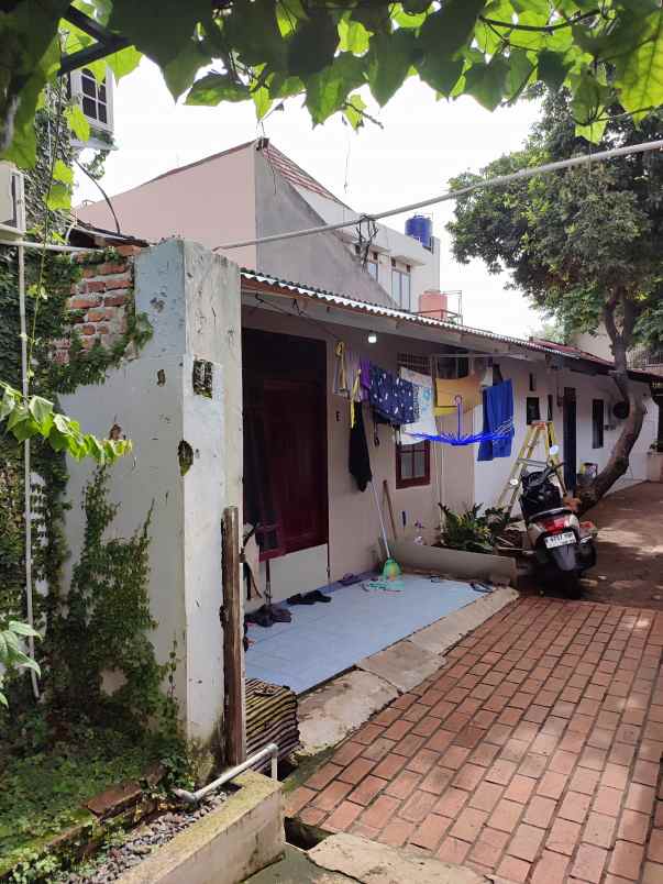 rumah dan 7 kontrakan serta 5 kos kosan