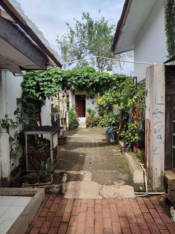 rumah dan 7 kontrakan serta 5 kos kosan