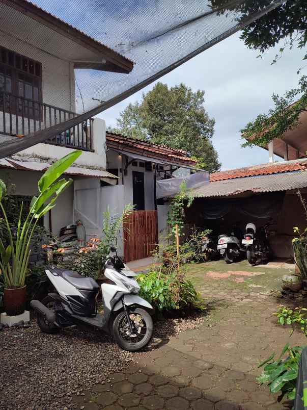 rumah dan 7 kontrakan serta 5 kos kosan