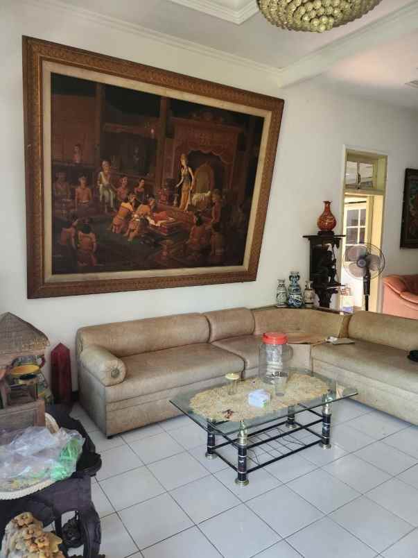 rumah dharmahusada indah strategis carport garasi