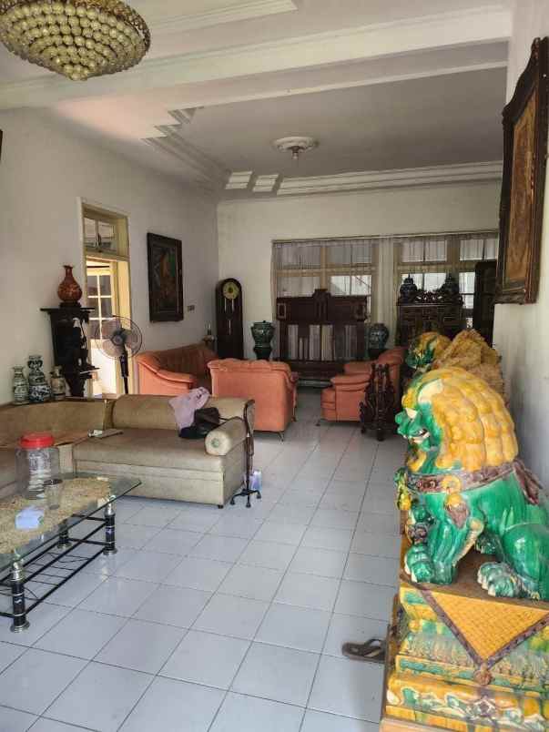 rumah dharmahusada indah strategis carport garasi