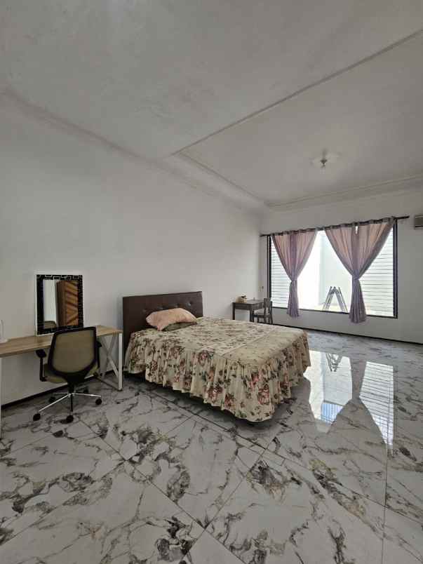 rumah dharmahusada indah strategis siap huni