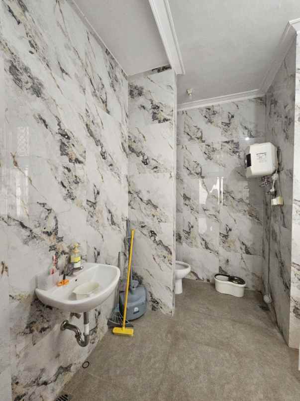 rumah dharmahusada indah strategis siap huni