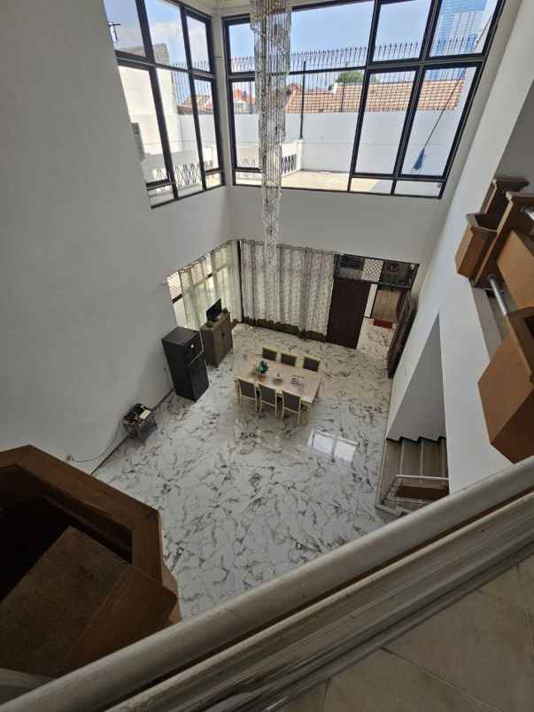 rumah dharmahusada indah strategis siap huni