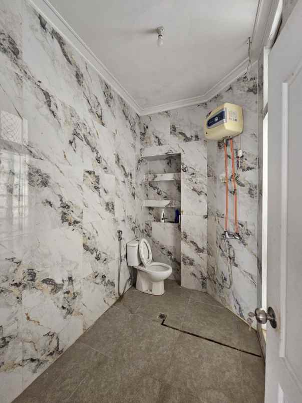 rumah dharmahusada indah strategis siap huni