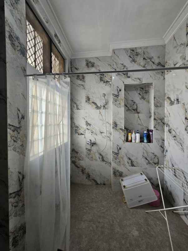 rumah dharmahusada indah strategis siap huni