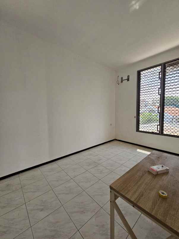 rumah dharmahusada indah strategis siap huni