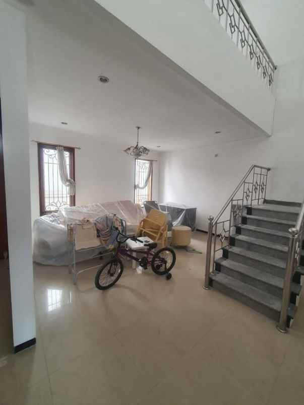 rumah di dharmahusada indah mas