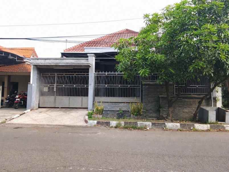 rumah di gayungsari sby strategis