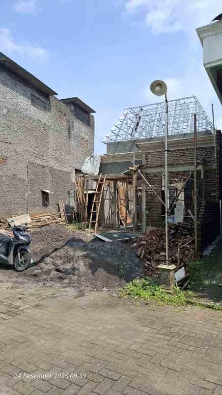 rumah dijual america clasic strategis di banyumanik