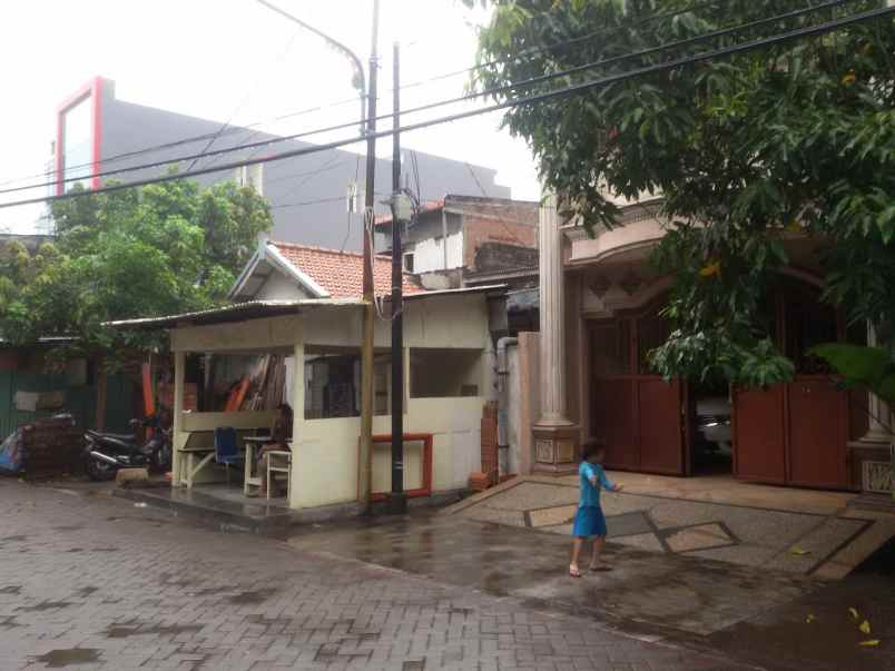 rumah dukuh kupang 6 no 83 dekat