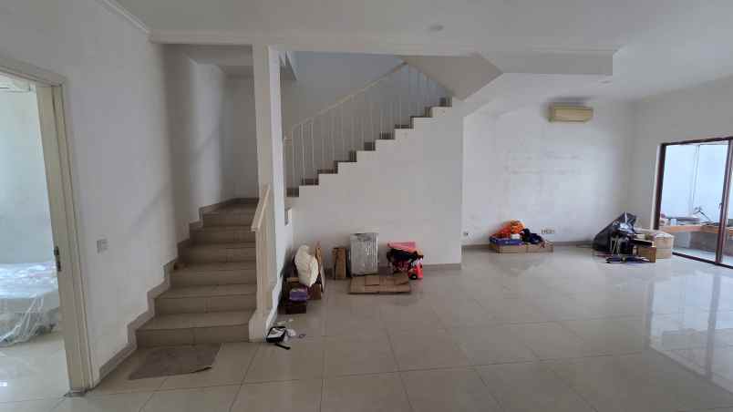 rumah full renov di cluster zebrina jgc jakarta timur