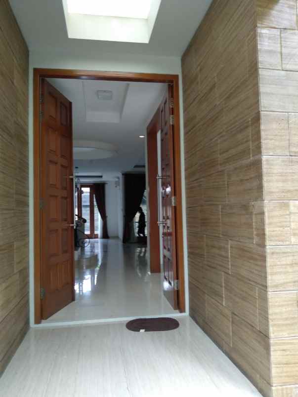 rumah jl wijaya kusuma cilandak raya