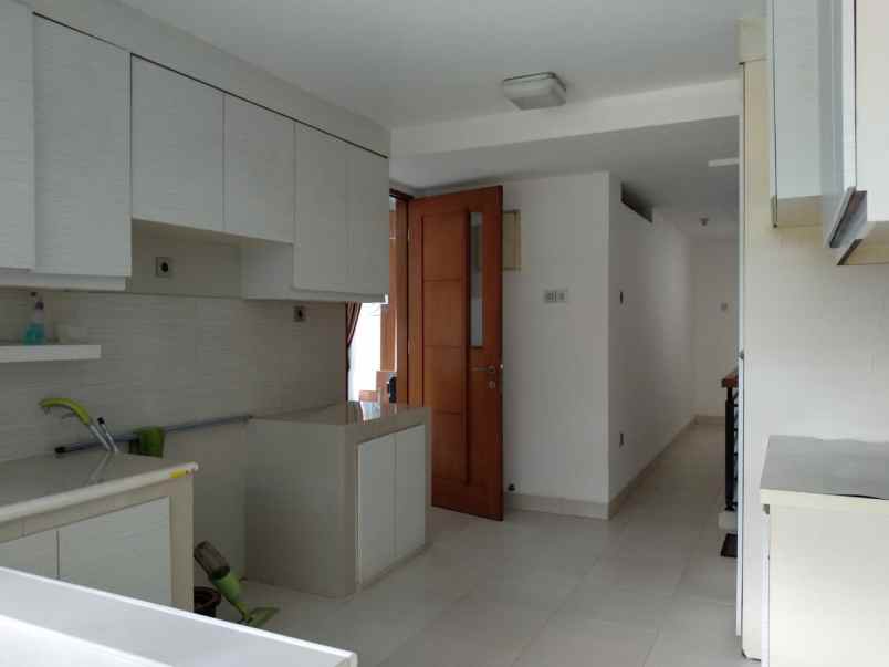 rumah jl wijaya kusuma cilandak raya