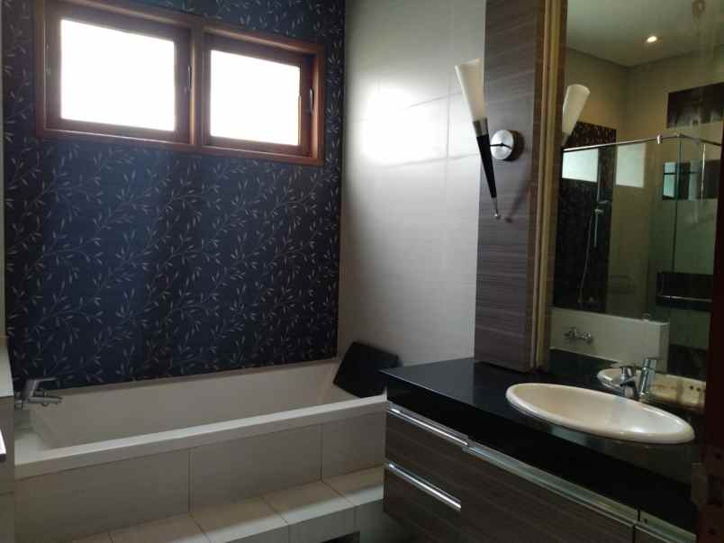 rumah jl wijaya kusuma cilandak raya